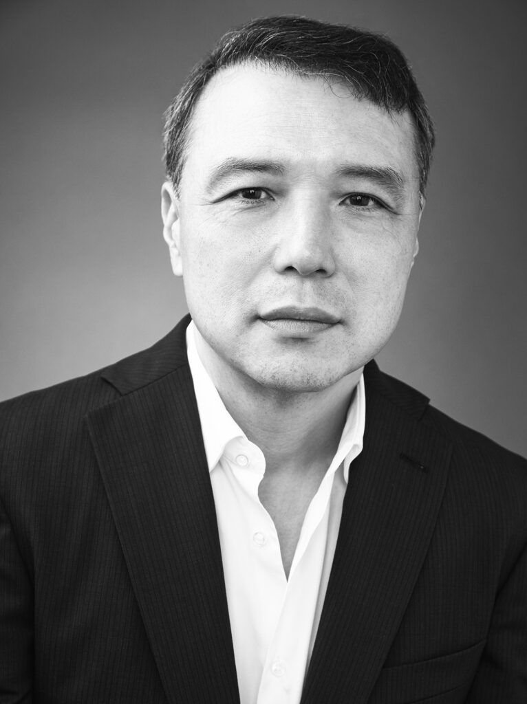 Black and white photo of Peter H. Kim, Author of How Trust Works
